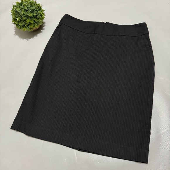 Loft Gray Black Pin Stripe Modest Classic Office Career Pencil Skirt‎ Size 6 - Picture 1 of 5